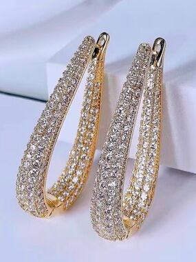 NEW Earrings Crystal Tear Drop Dangle Clear Gold AP25